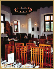 Der Festsaal: gr��ter Raum der Burg und seinem angrenzenden Turmzimmer