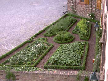 Aussenaufnahmen Garten von Burg Bubenheim